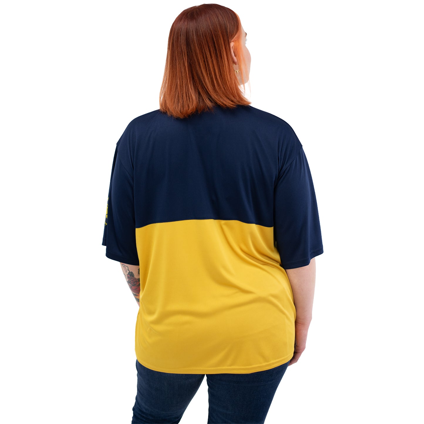 World of Warcraft l’Alliance Gold Colorblock T-Shirt - Vue de dos sur le modèle