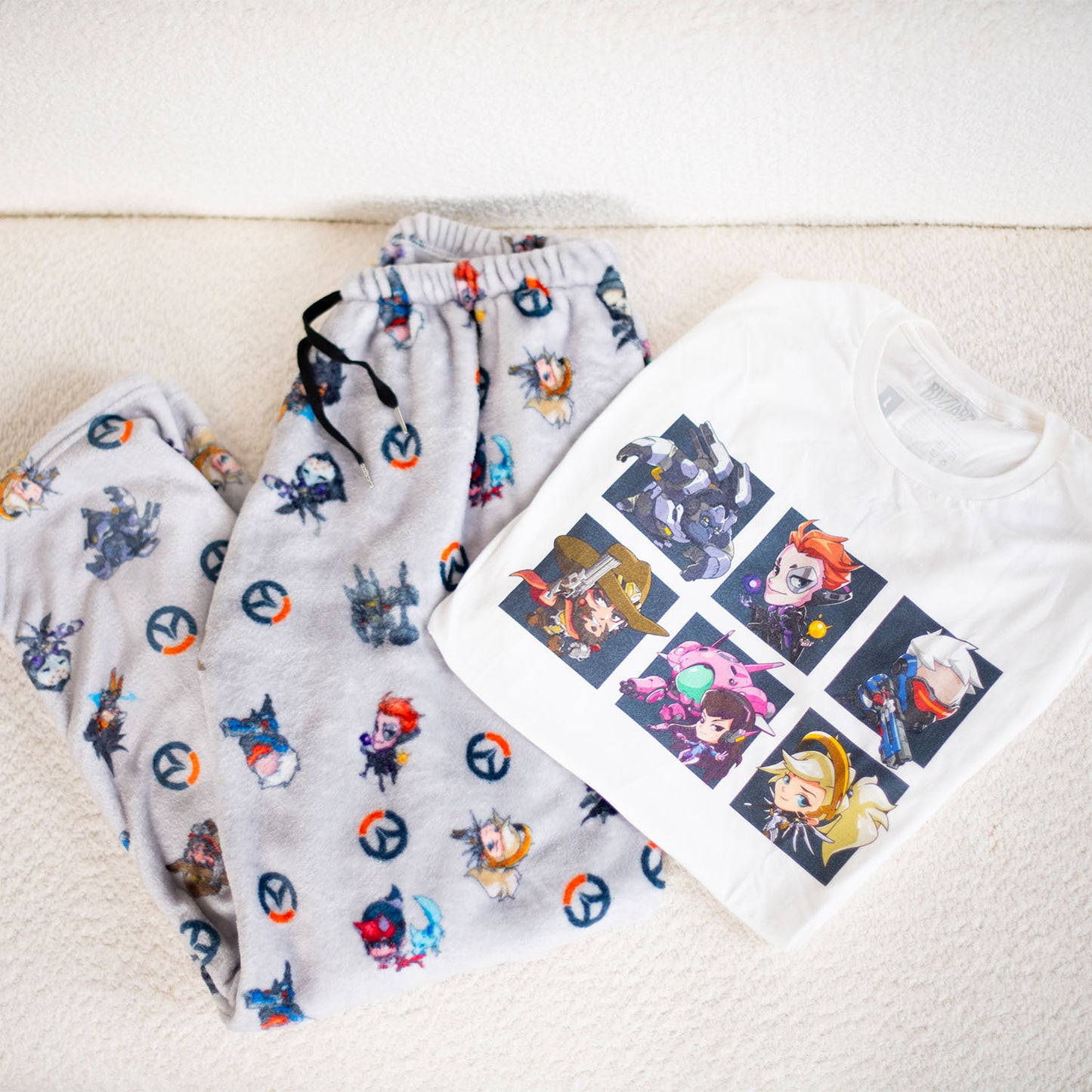 Pantaloni del pigiama in pile di Overwatch , carini ma letali - Vista stilizzata