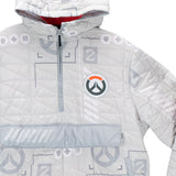 Overwatch 2 Logo White Half-Zip Pullover Jacke - Frontansicht schließen Up