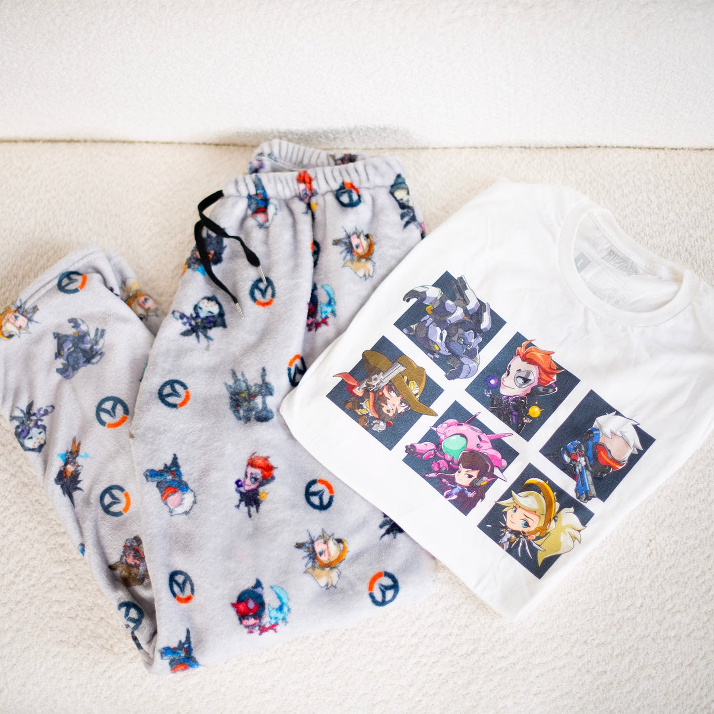 Pantaloni del pigiama in pile di Overwatch , carini ma letali - Vista stilizzata