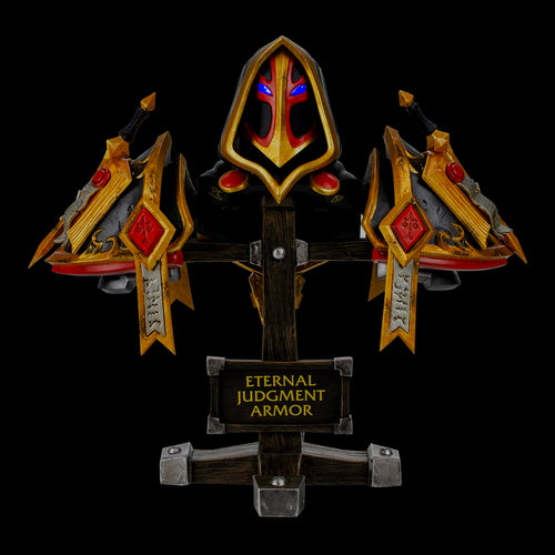 World of Warcraft Judgement Helm & Pauldron Replica - Vista frontale con occhi luminosi